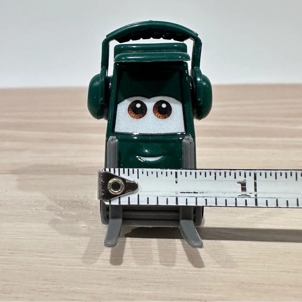 Disney Pixar Cars 2 Diecast Nick Pit-Tire Pitty